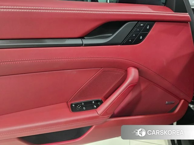 Porsche 911(992) 2023 Черный из Кореи, фото 2