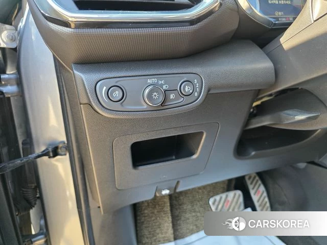 Chevrolet (GM Daewoo) Trailblazer 2021 Серебристо-серый из Кореи, фото 2