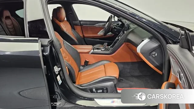 BMW 8 Series (G15) 2023 Черный из Кореи, фото 2