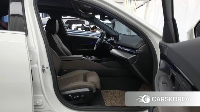 BMW 5 Series (G60) 2025 Белый из Кореи, фото 2