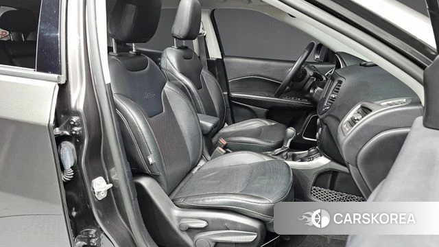 Jeep Compass 2nd Generation 2018 Серый из Кореи, фото 2