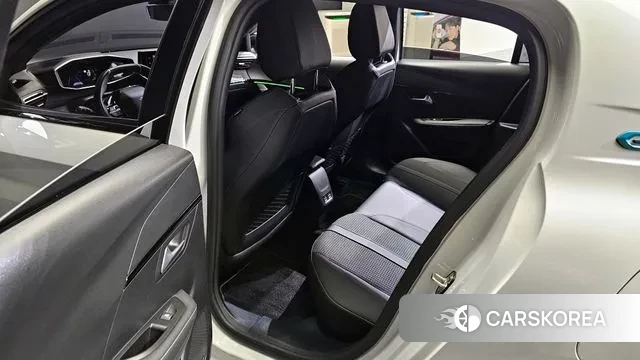 Peugeot e-208 second Generation 2022 Белый из Кореи, фото 2