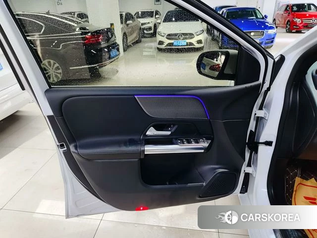 Mercedes-Benz Class B 2022 Белый из Китая, фото 2