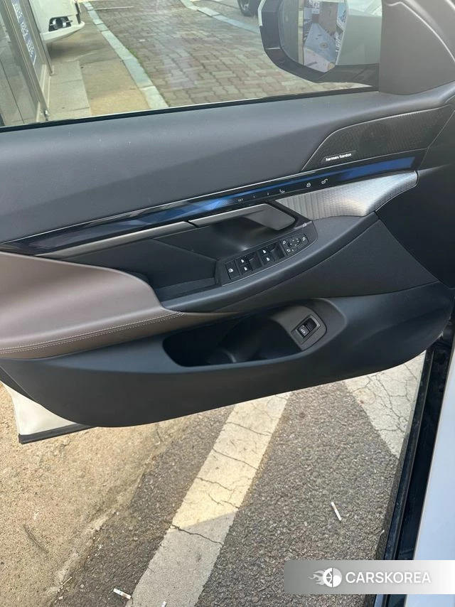 BMW 5 Series (G60) 2025 Белый из Кореи, фото 2