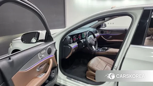 Mercedes-Benz E-Class W213 2018 Белый из Кореи, фото 2