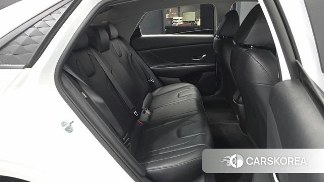 Hyundai The New Avante (CN7) 2023 Белый из Кореи, фото 2