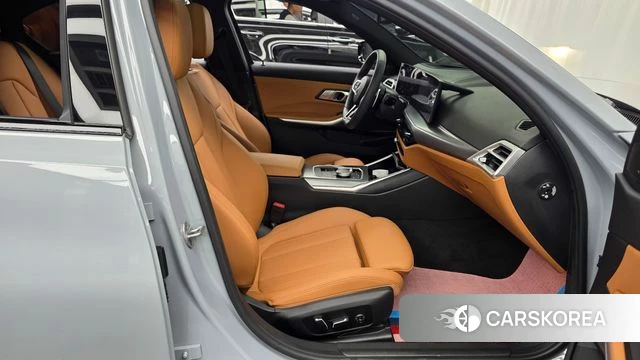 BMW 3 Series (G20) 2025 Светло-серебряный цвет из Кореи, фото 2