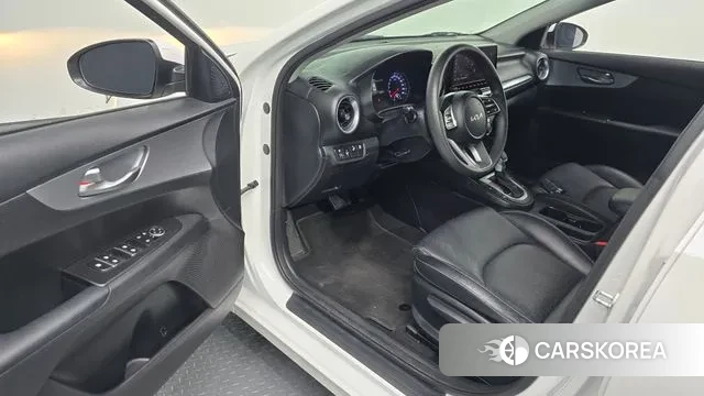 Kia The New K3 2nd generation 2021 Белый из Кореи, фото 2