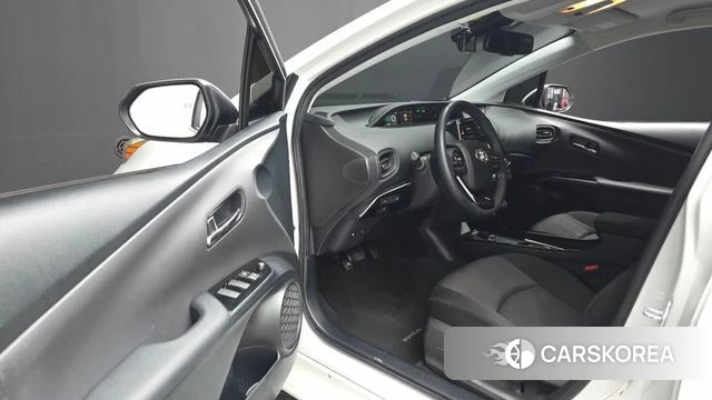 Toyota Prius 4th Generation 2021 Белый из Кореи, фото 2