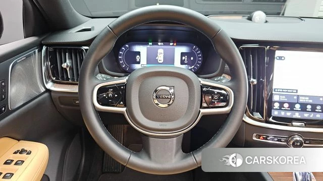 Volvo V60 Cross-Country 2nd Generation 2025 Черный из Кореи, фото 2