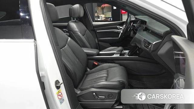 Audi e-Tron 2022 Белый из Кореи, фото 2