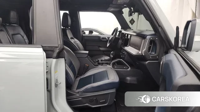 Ford Bronco 6th Generation 2022 Серебристо-серый из Кореи, фото 2