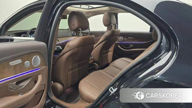 Mercedes-Benz E-Class W213 2019 Черный из Кореи, фото 2