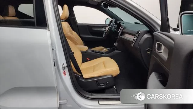 Volvo XC40 2020 Белый из Кореи, фото 2