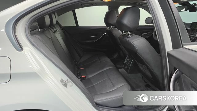 BMW 3 Series (F30) 2018 Белый из Кореи, фото 2