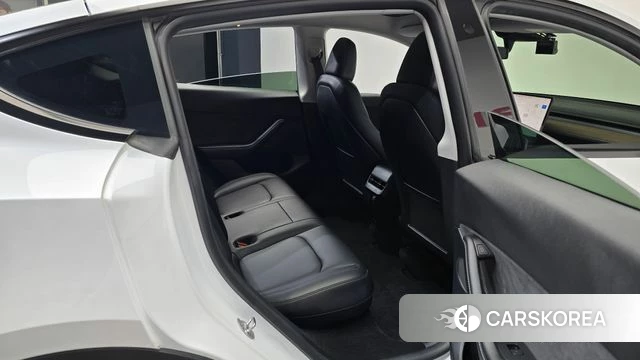 Tesla Model Y 2023 Белый из Кореи, фото 2