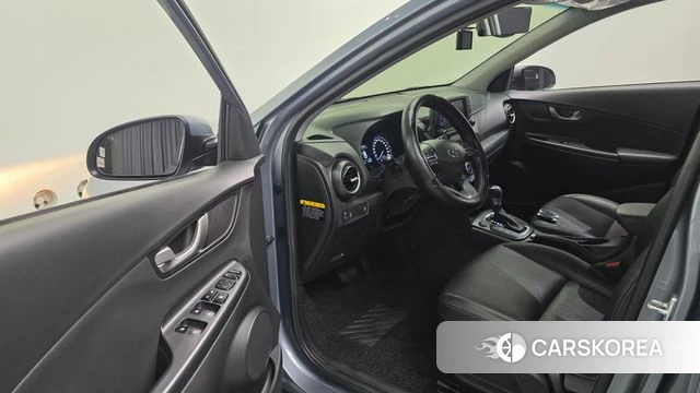 Hyundai Kona 2018 Светло-серебряный цвет из Кореи, фото 2