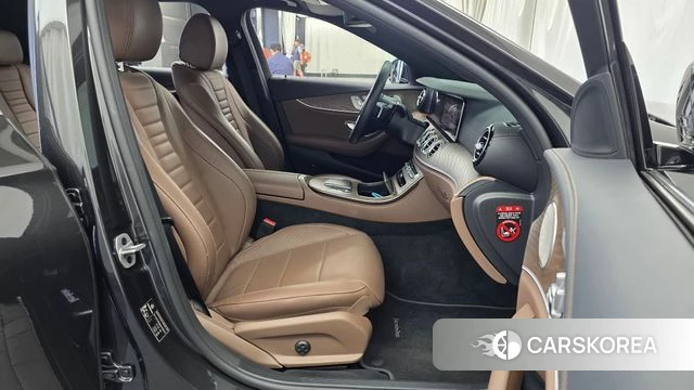 Mercedes-Benz E-Class W213 2021 Серый из Кореи, фото 2
