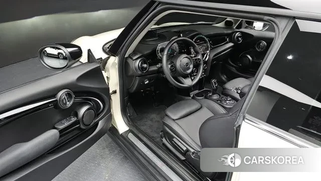 Mini Cooper S 2021 Жемчужный цвет из Кореи, фото 2