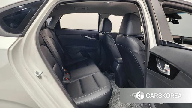 Kia The New K3 2nd generation 2024 Белый из Кореи, фото 2