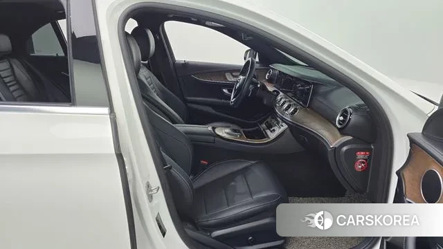 Mercedes-Benz E-Class W213 2021 Белый из Кореи, фото 2