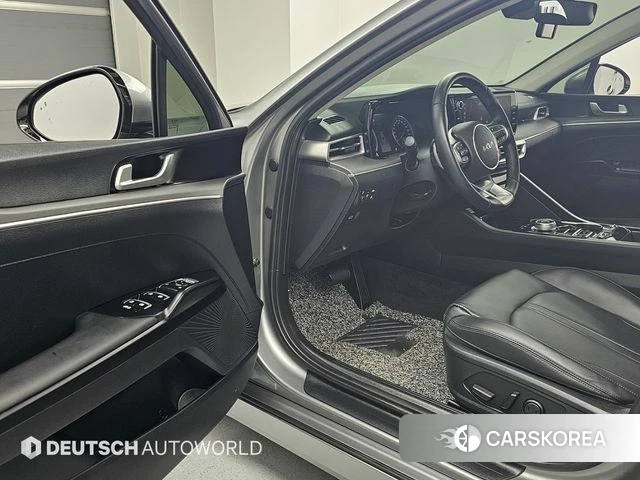 Kia K5 3rd generation 2023 Серебристо-серый из Кореи, фото 2
