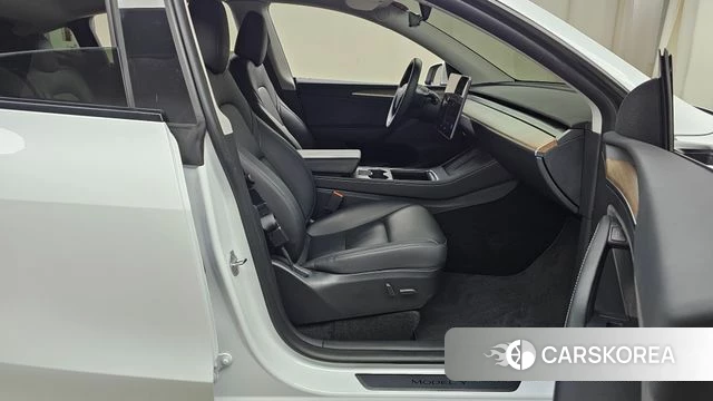 Tesla Model Y 2024 Белый из Кореи, фото 2