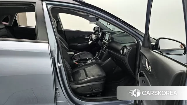 Hyundai Kona 2018 Светло-серебряный цвет из Кореи, фото 2