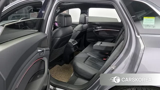 Audi e-Tron 2022 Серебристо-серый из Кореи, фото 2