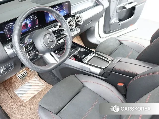 Mercedes-Benz GLB-Class X247 2024 Белый из Кореи, фото 2