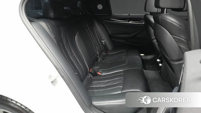 BMW 5 Series (G30) 2019 Белый из Кореи, фото 2
