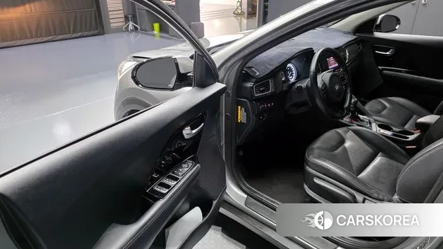 Kia Niro 2018 Серебристо-серый из Кореи, фото 2