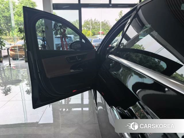 Mercedes-Benz E-class 2024 Черный из Китая, фото 2