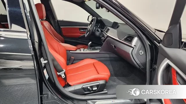 BMW 3 Series (F30) 2018 Черный из Кореи, фото 2