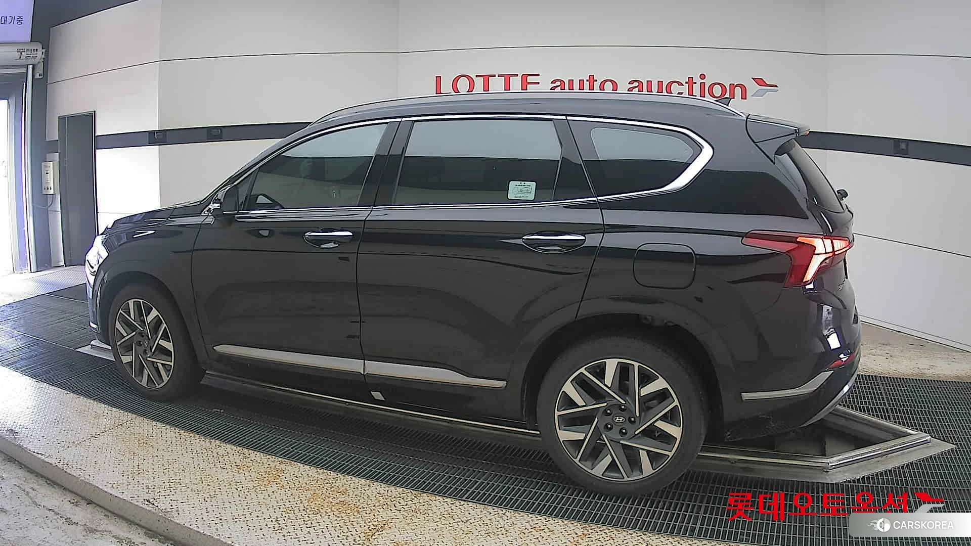 Hyundai Santa Fe 2023 Черный из Кореи, фото 2