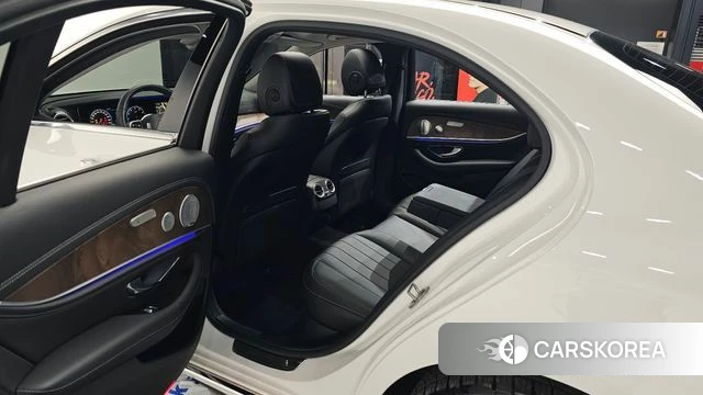 Mercedes-Benz E-Class W213 2018 Белый из Кореи, фото 2