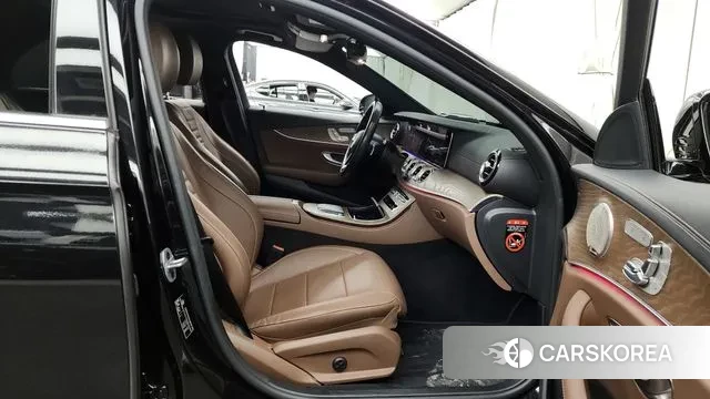 Mercedes-Benz E-Class W213 2021 Черный из Кореи, фото 2