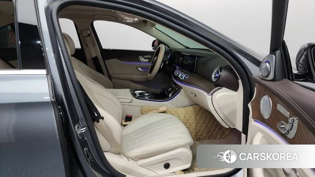 Mercedes-Benz E-Class W213 2018 Серый из Кореи, фото 2