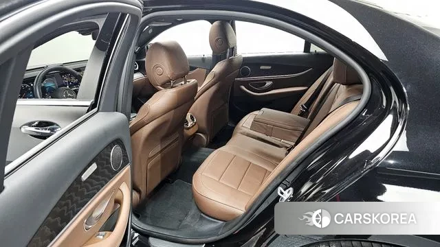 Mercedes-Benz E-Class W213 2023 Черный из Кореи, фото 2