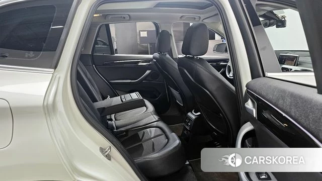 BMW X1 (F48) 2022 Белый из Кореи, фото 2