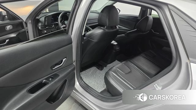 Hyundai Avante Hybrid (CN7) 2021 Серебристо-серый из Кореи, фото 2