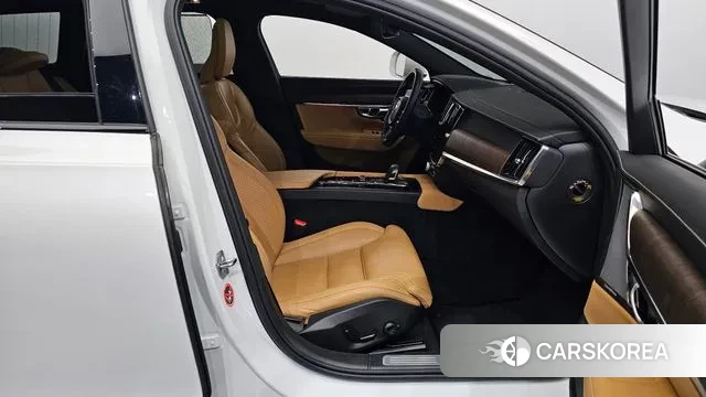 Volvo V90 Cross-Country 2021 Белый из Кореи, фото 2