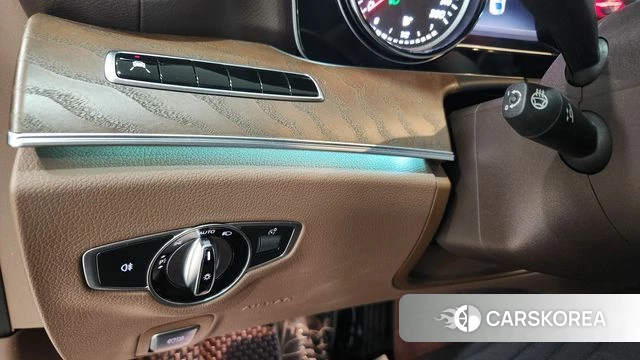 Mercedes-Benz E-Class W213 2019 Черный из Кореи, фото 2