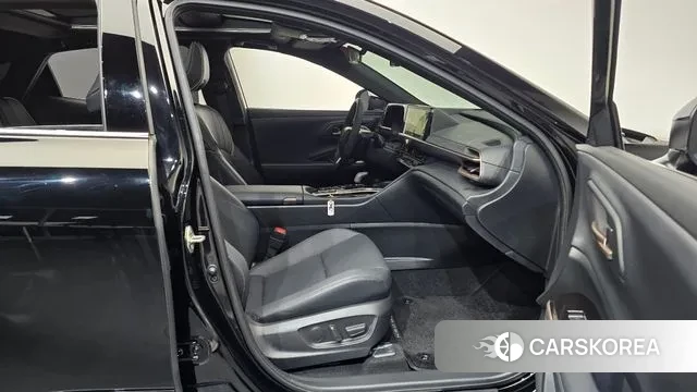 Toyota Crown Crossover 2025 Черный из Кореи, фото 2