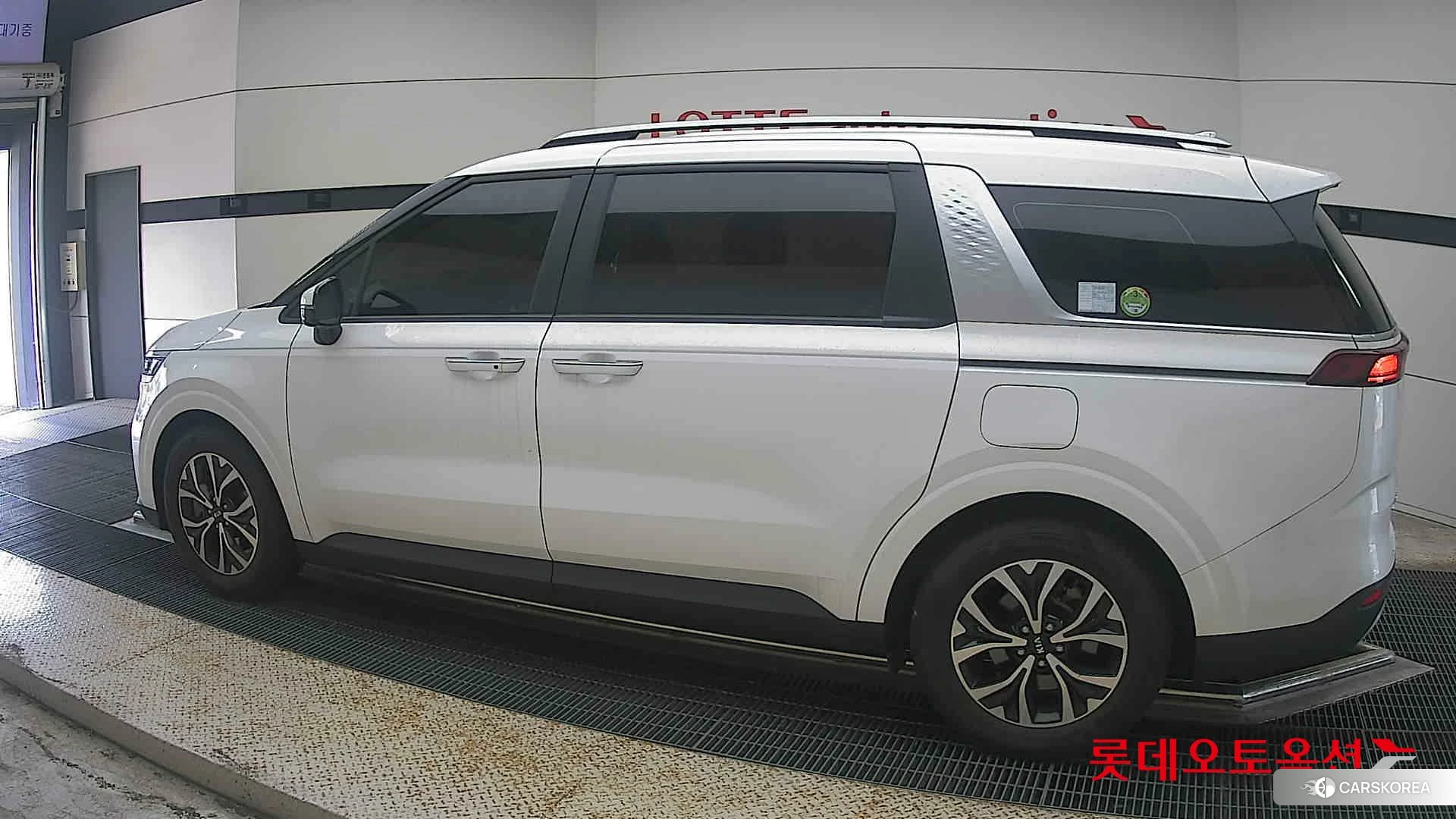 Kia Carnival 2021 Snow White Pearl (optional) из Кореи, фото 2