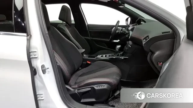 Peugeot 308 second generation 2018 Белый из Кореи, фото 2