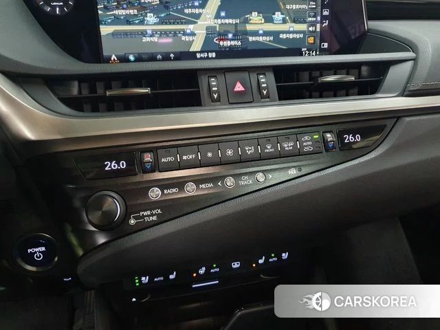 Lexus ES300h 7th generation 2020 Белый из Кореи, фото 2