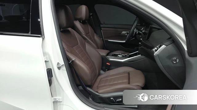 BMW 3 Series (G20) 2025 Белый из Кореи, фото 2