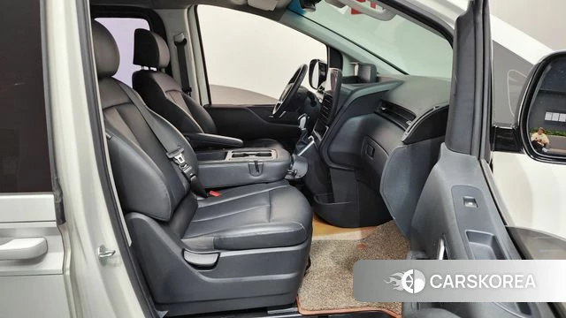 Hyundai Staria 2023 Белый из Кореи, фото 2