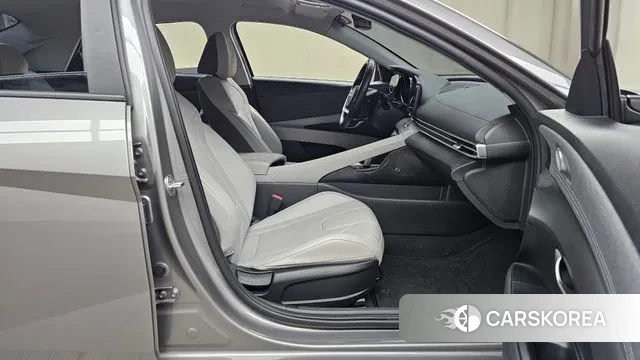 Hyundai Avante Hybrid (CN7) 2022 Серебристо-серый из Кореи, фото 2